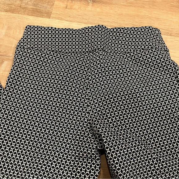 S. C. & Co | Black & White 7/8 ankle skinny pants - Picture 7 of 9